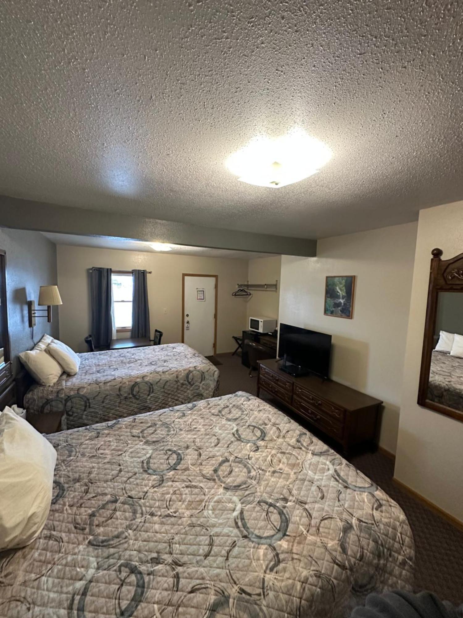 Sportsman Motel *